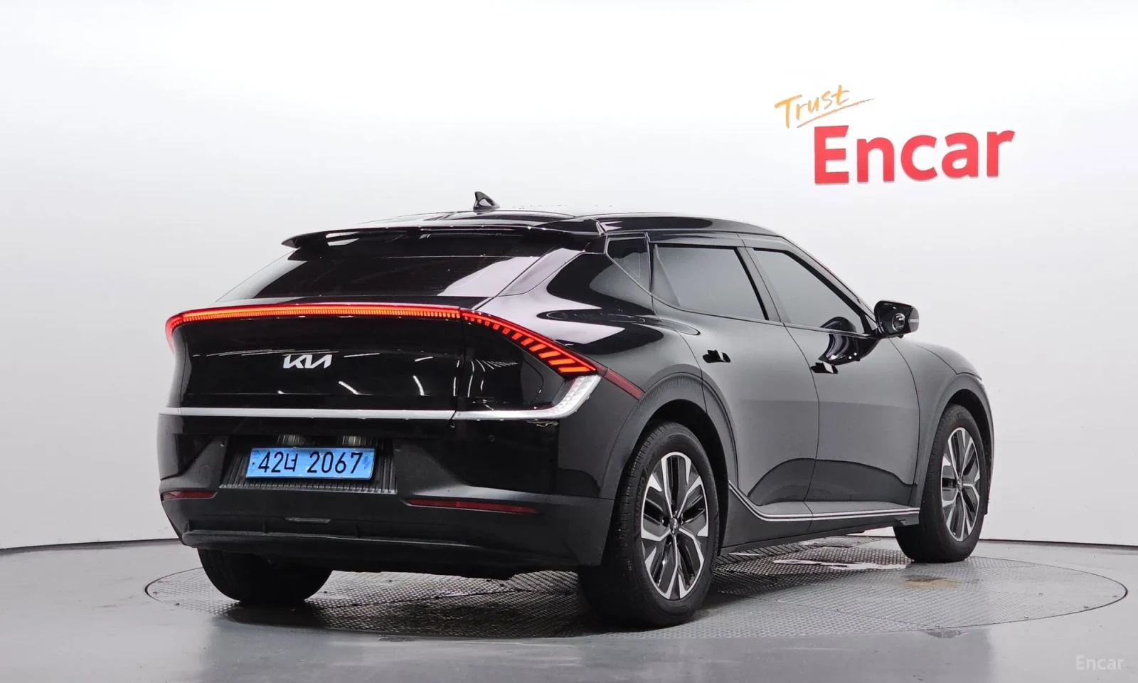 Kia EV6 АВАНСОВО ПЛАЩАНЕ\Long Range 4WD\ТОП ЦЕНА, снимка 2 - Автомобили и джипове - 56181588