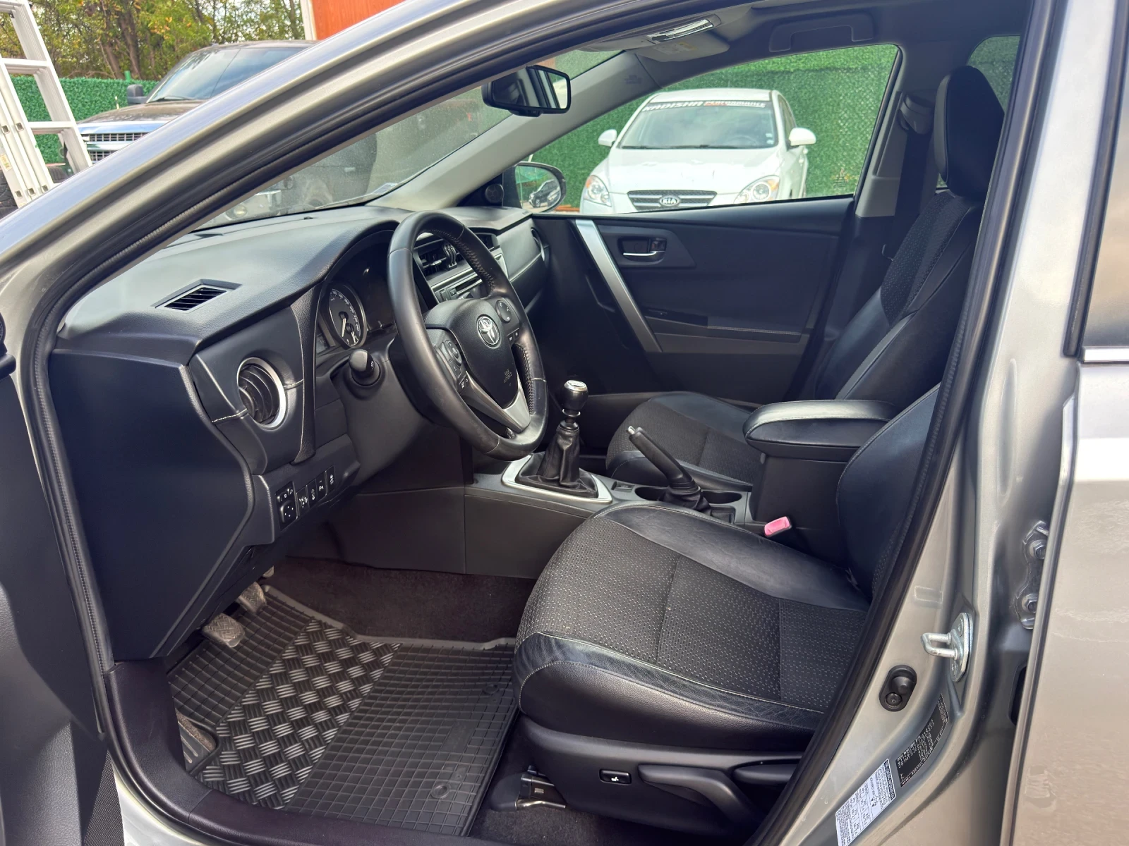 Toyota Auris 2.0D4D, снимка 6 - Автомобили и джипове - 56210500