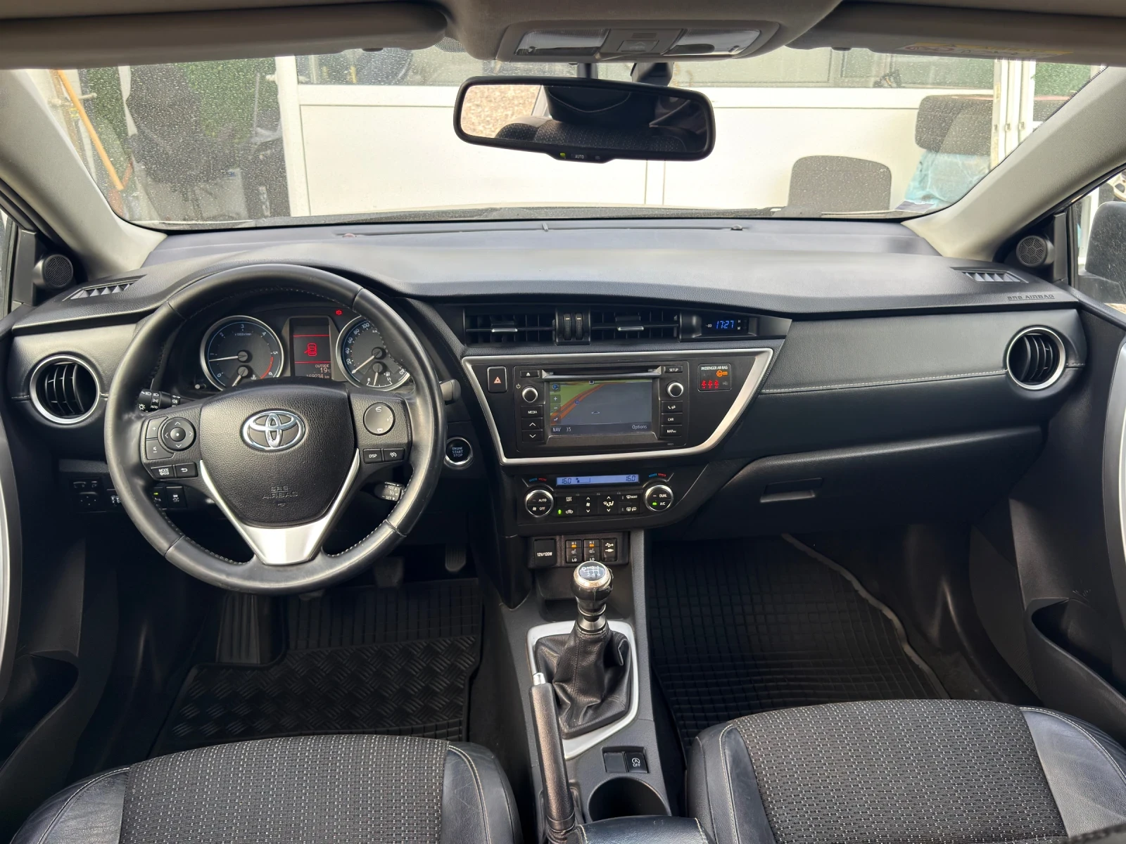 Toyota Auris 2.0D4D, снимка 8 - Автомобили и джипове - 56210500