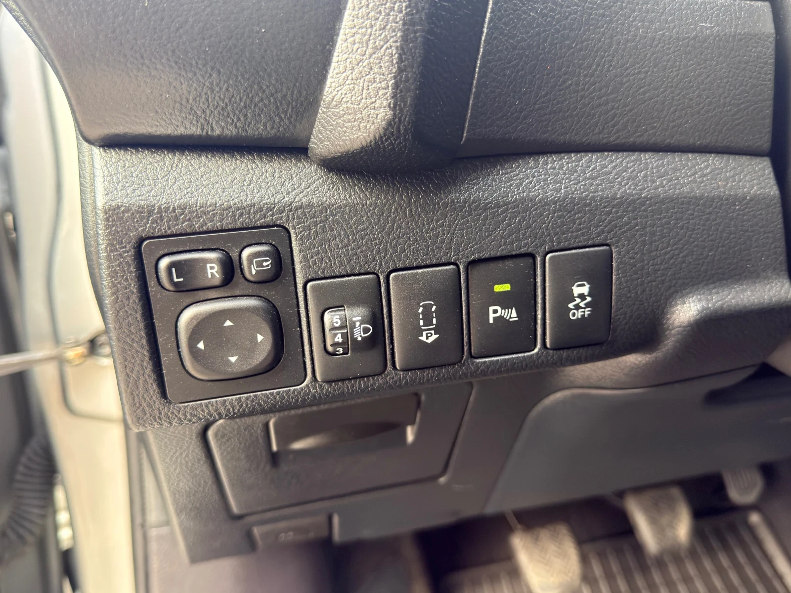 Toyota Auris 2.0D4D, снимка 14 - Автомобили и джипове - 56210500