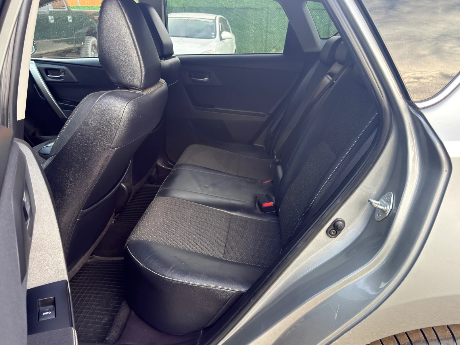 Toyota Auris 2.0D4D, снимка 13 - Автомобили и джипове - 56210500