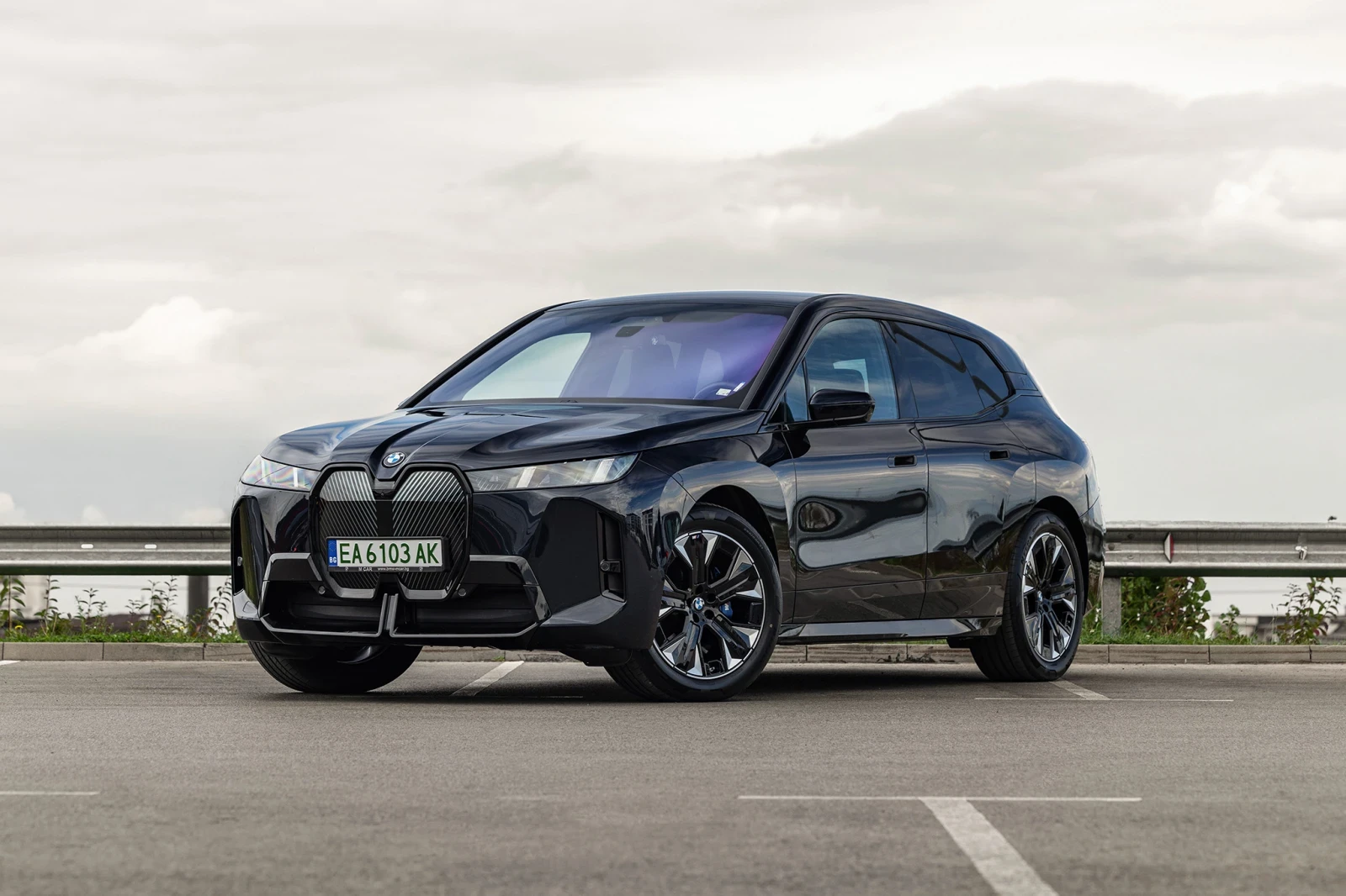 BMW iX ix45, снимка 2 - Автомобили и джипове - 56566966