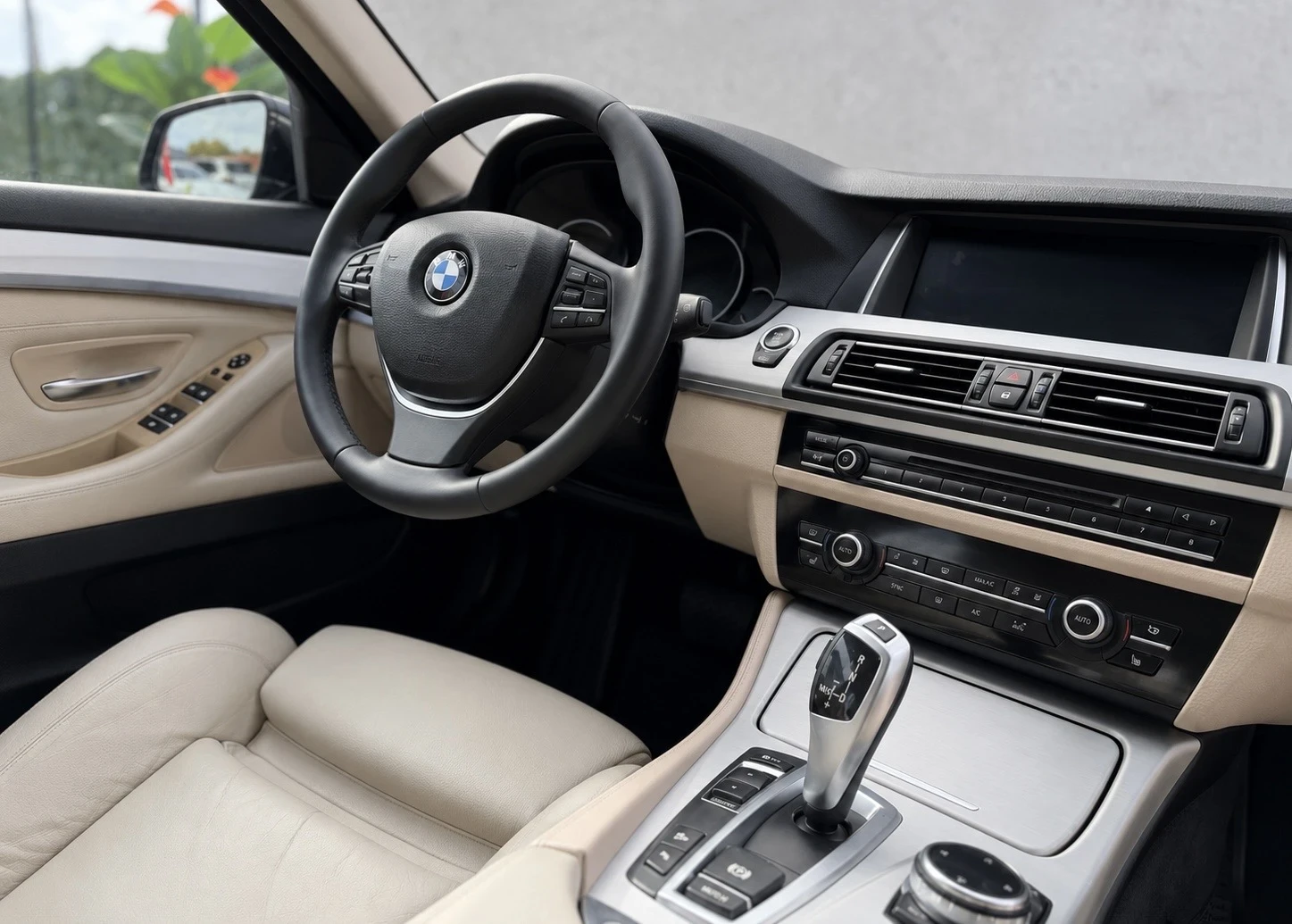 BMW 520 Face* xDrive* Luxury* ЛИЗИНГ* БАРТЕР, снимка 10 - Автомобили и джипове - 56680527
