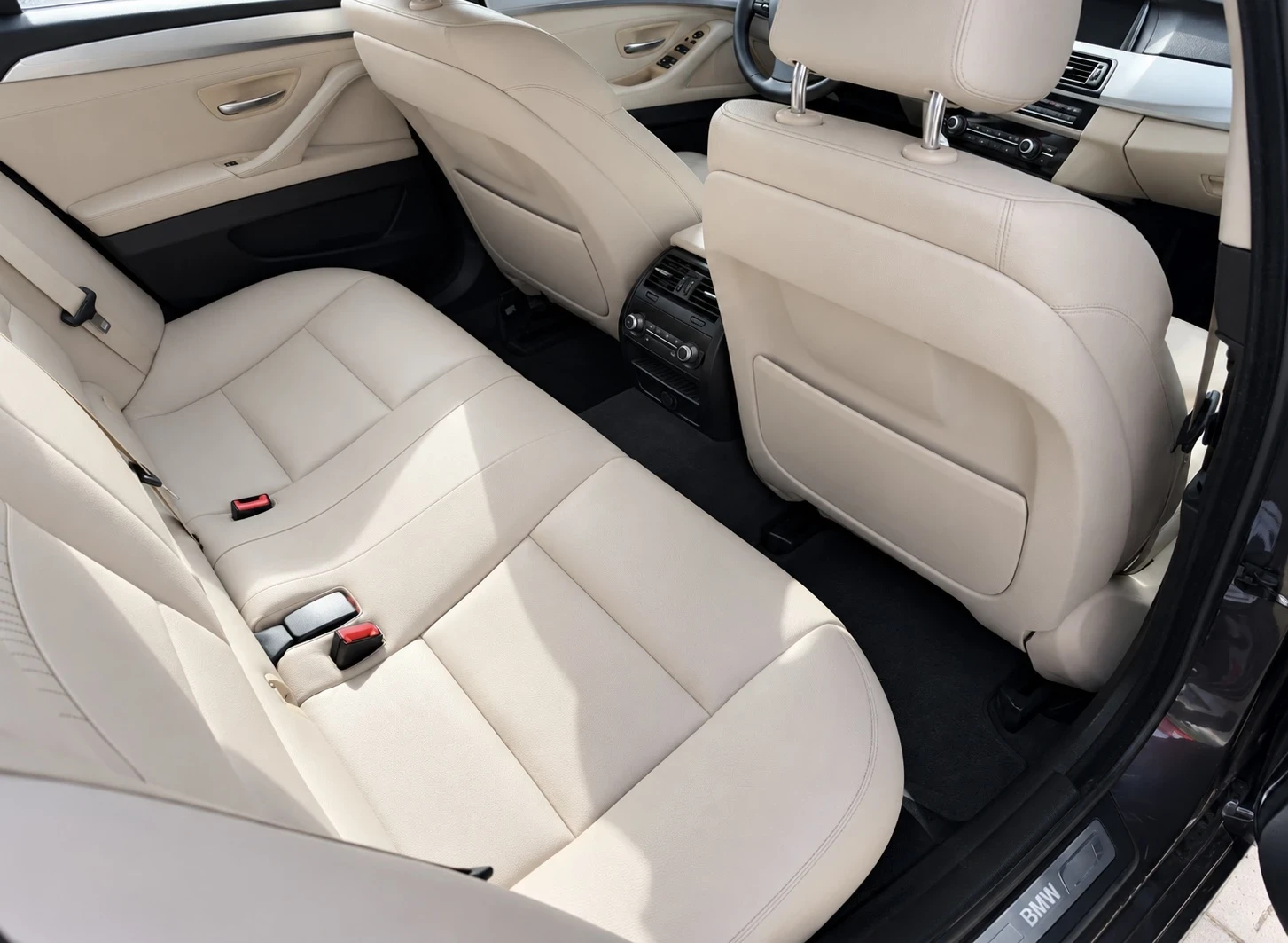 BMW 520 Face* xDrive* Luxury* ЛИЗИНГ* БАРТЕР, снимка 13 - Автомобили и джипове - 56680527
