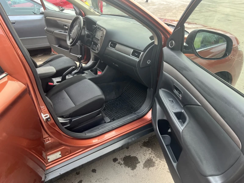 Mitsubishi Outlander, снимка 8 - Автомобили и джипове - 53212922