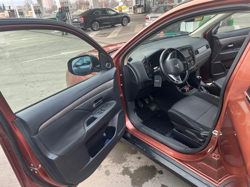 Mitsubishi Outlander, снимка 7 - Автомобили и джипове - 53212922