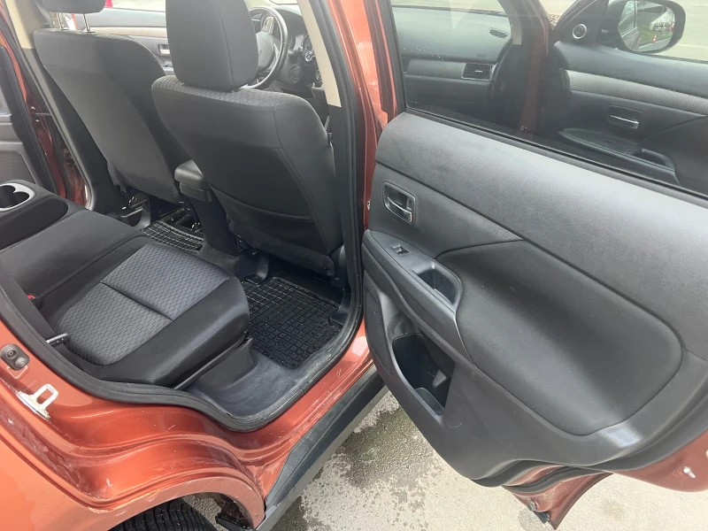 Mitsubishi Outlander, снимка 10 - Автомобили и джипове - 53212922