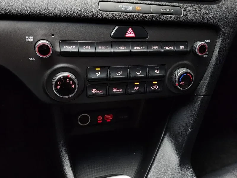 Kia Sportage, снимка 16 - Автомобили и джипове - 52558879