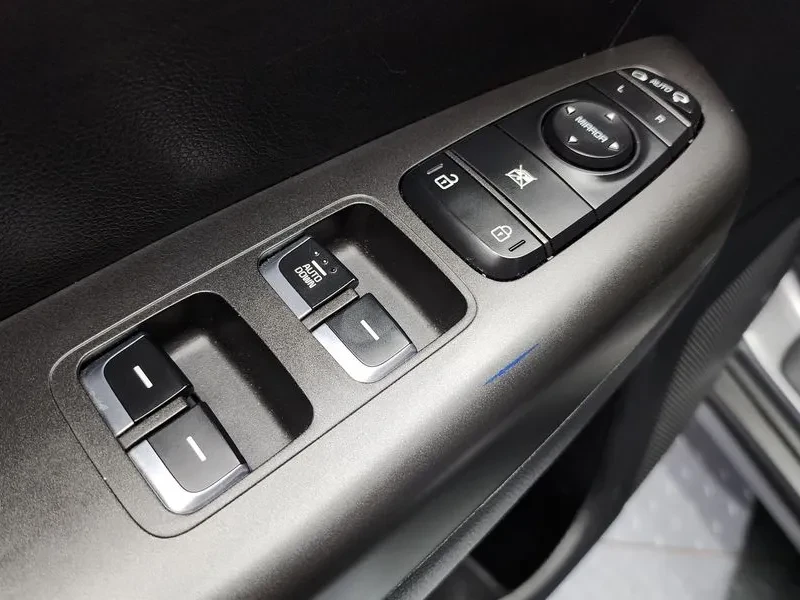 Kia Sportage, снимка 17 - Автомобили и джипове - 52558879