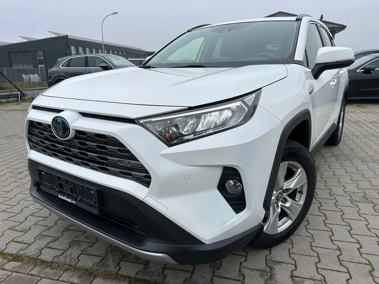 Toyota Rav4 2, 5 Hybrid 4x4 Comfort - изображение 2