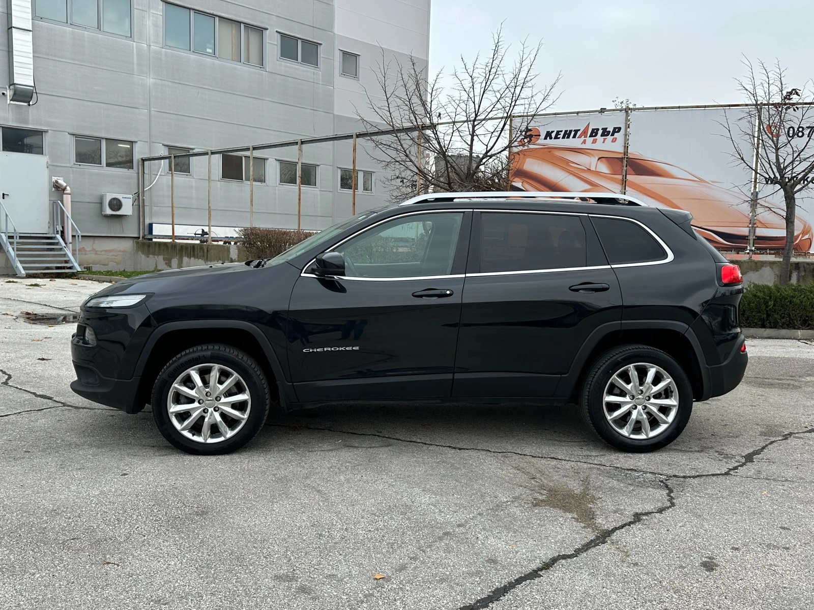 Jeep Cherokee 2.2JTD Автомат/КОЖА - изображение 2