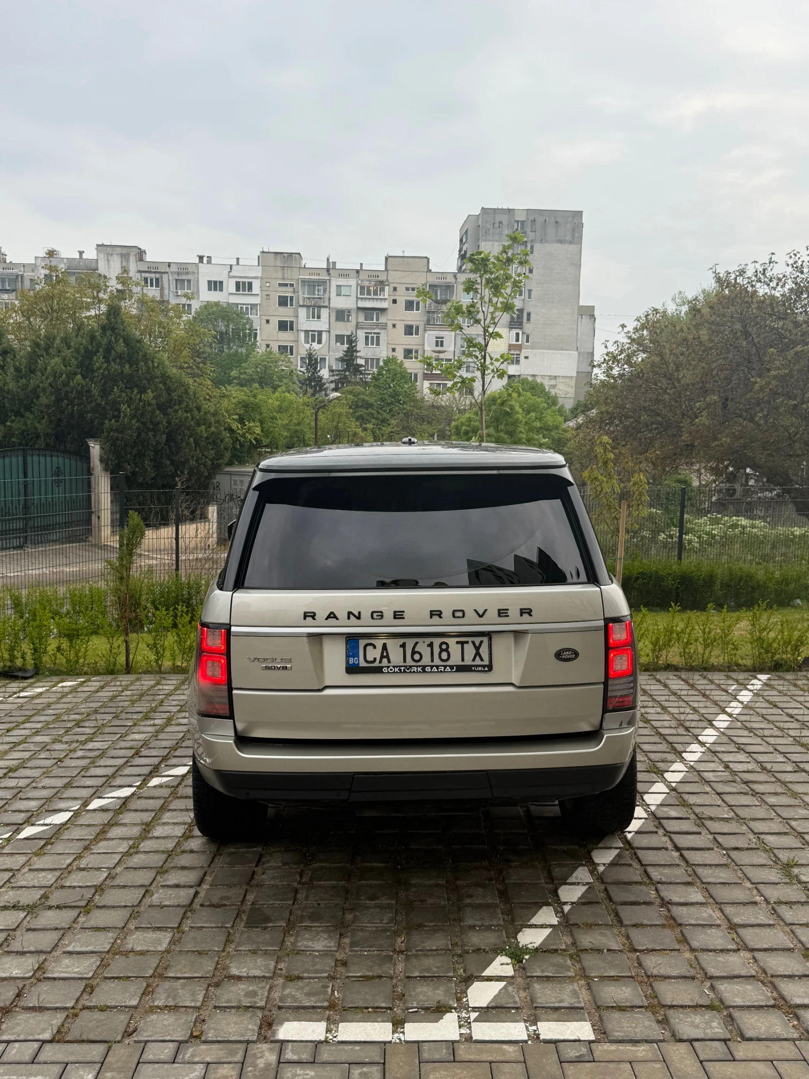 Land Rover Range rover 4.4 SDV8 AUTOBIOGRAPHY&CARPLAY&DISTRONIC, снимка 6 - Автомобили и джипове - 54486951