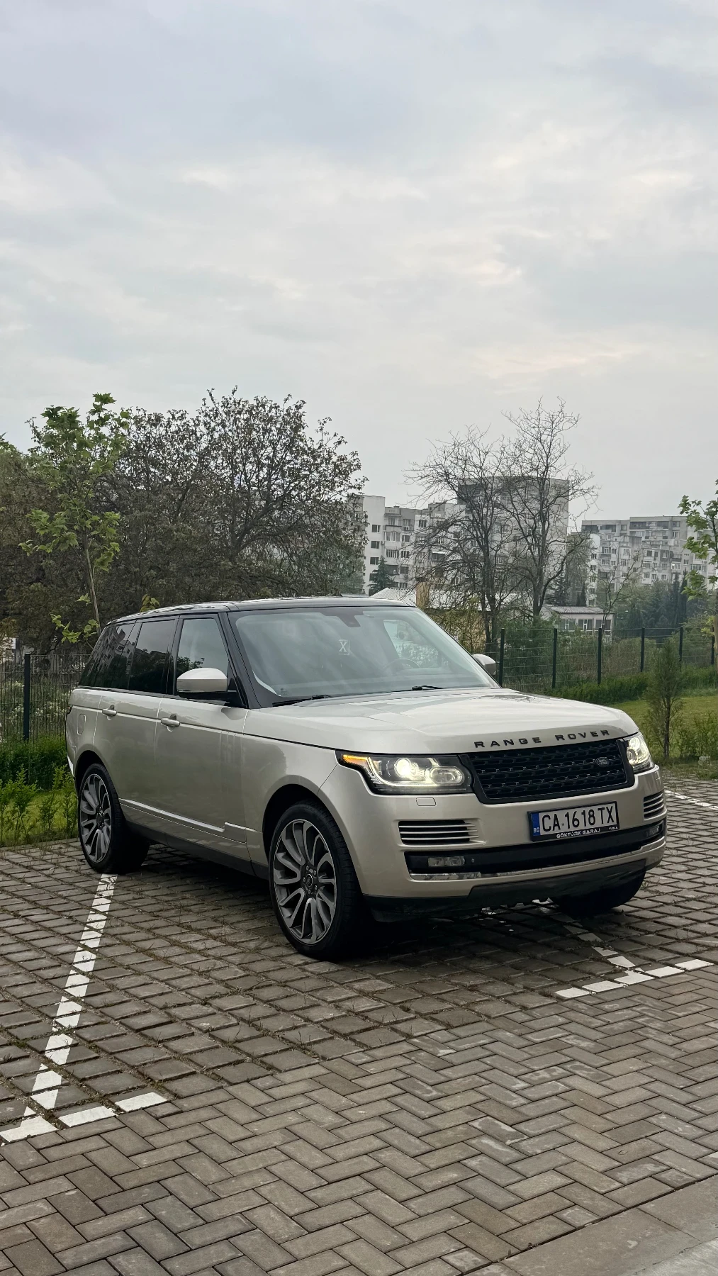 Land Rover Range rover 4.4 SDV8 AUTOBIOGRAPHY&CARPLAY&DISTRONIC, снимка 2 - Автомобили и джипове - 54486951