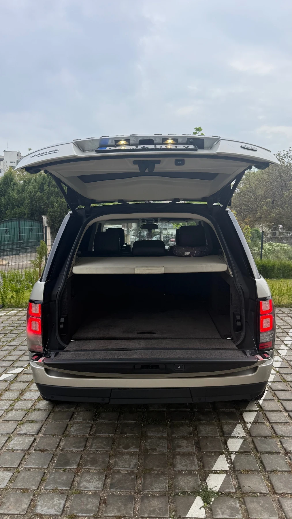 Land Rover Range rover 4.4 SDV8 AUTOBIOGRAPHY&CARPLAY&DISTRONIC, снимка 14 - Автомобили и джипове - 54486951