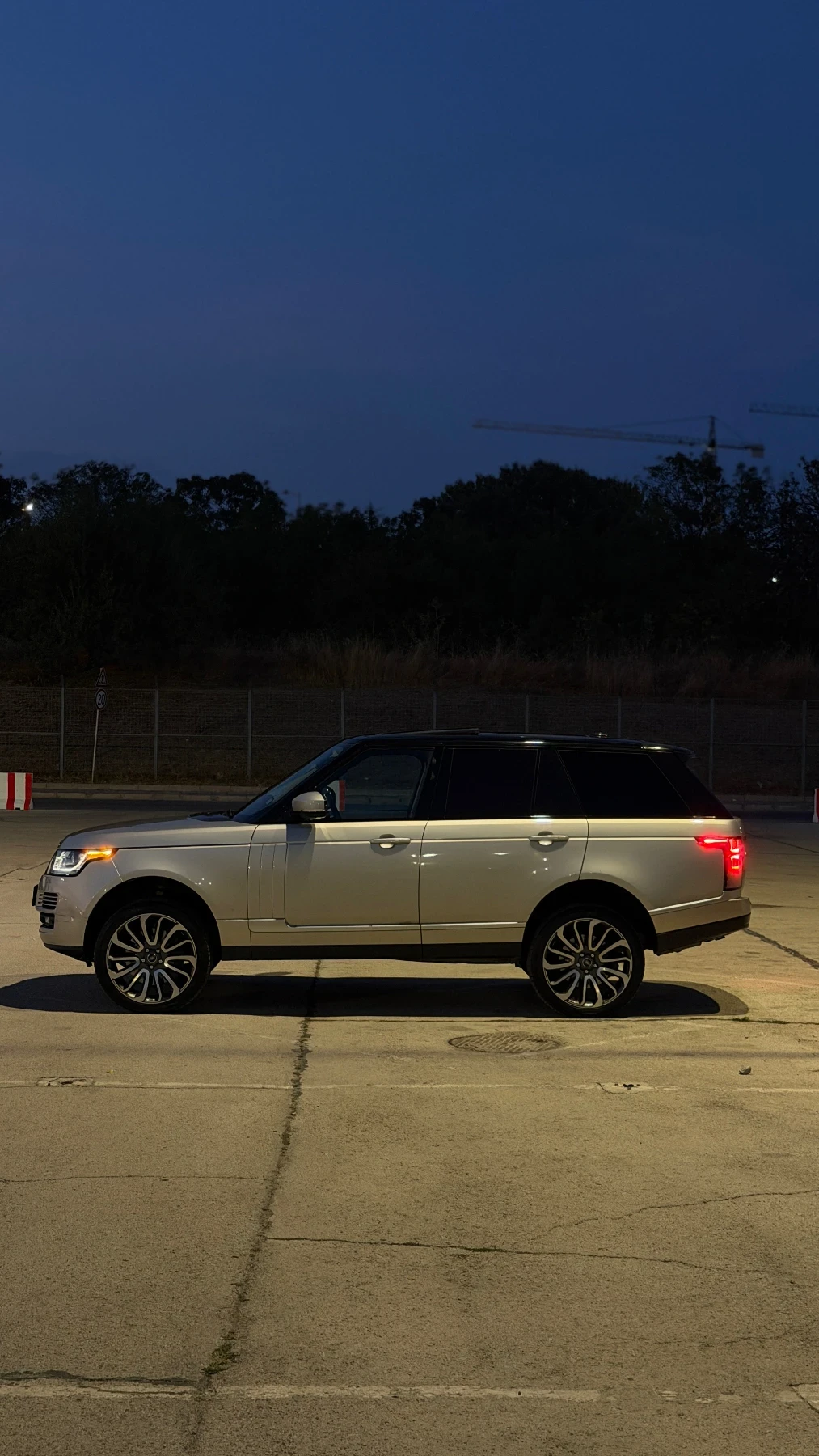 Land Rover Range rover 4.4 SDV8 AUTOBIOGRAPHY&CARPLAY&DISTRONIC, снимка 3 - Автомобили и джипове - 55828054