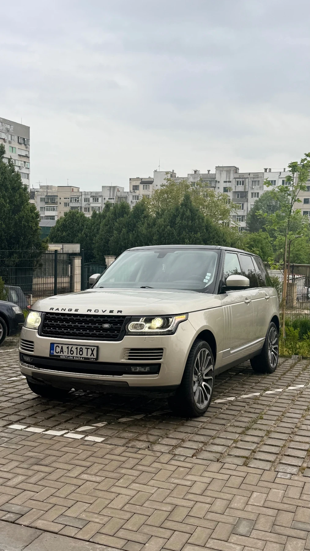 Land Rover Range rover 4.4 SDV8 AUTOBIOGRAPHY&CARPLAY&DISTRONIC, снимка 3 - Автомобили и джипове - 54486951