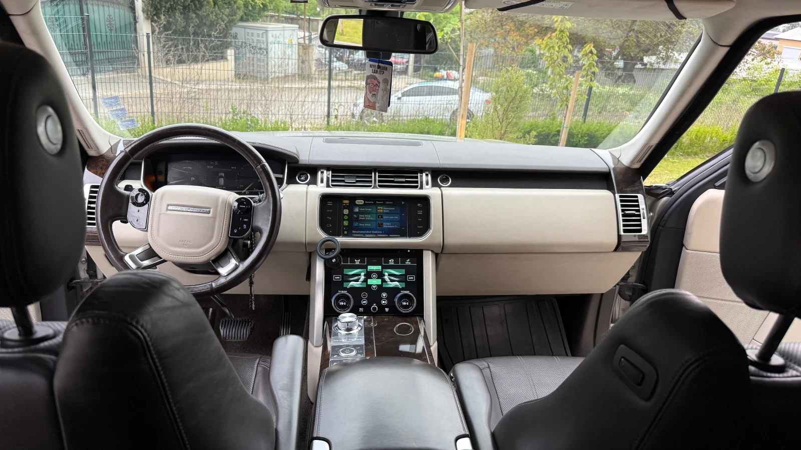 Land Rover Range rover 4.4 SDV8 AUTOBIOGRAPHY&CARPLAY&DISTRONIC, снимка 12 - Автомобили и джипове - 54486951
