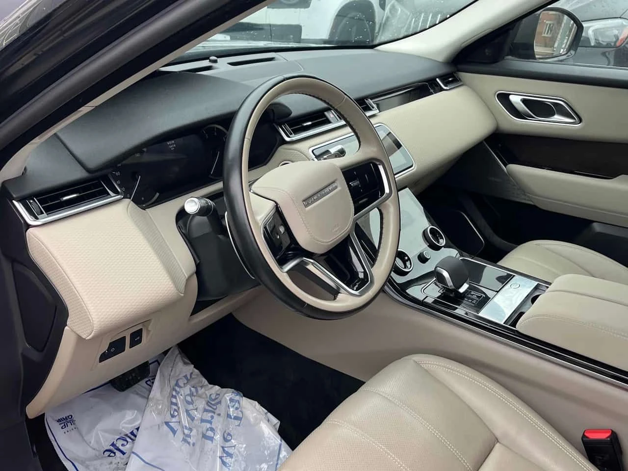 Land Rover Range Rover Velar * S * CARFAX * ПАНОРАМА * KEYLESS * ПОДГРЕВИ, снимка 5 - Автомобили и джипове - 53741392