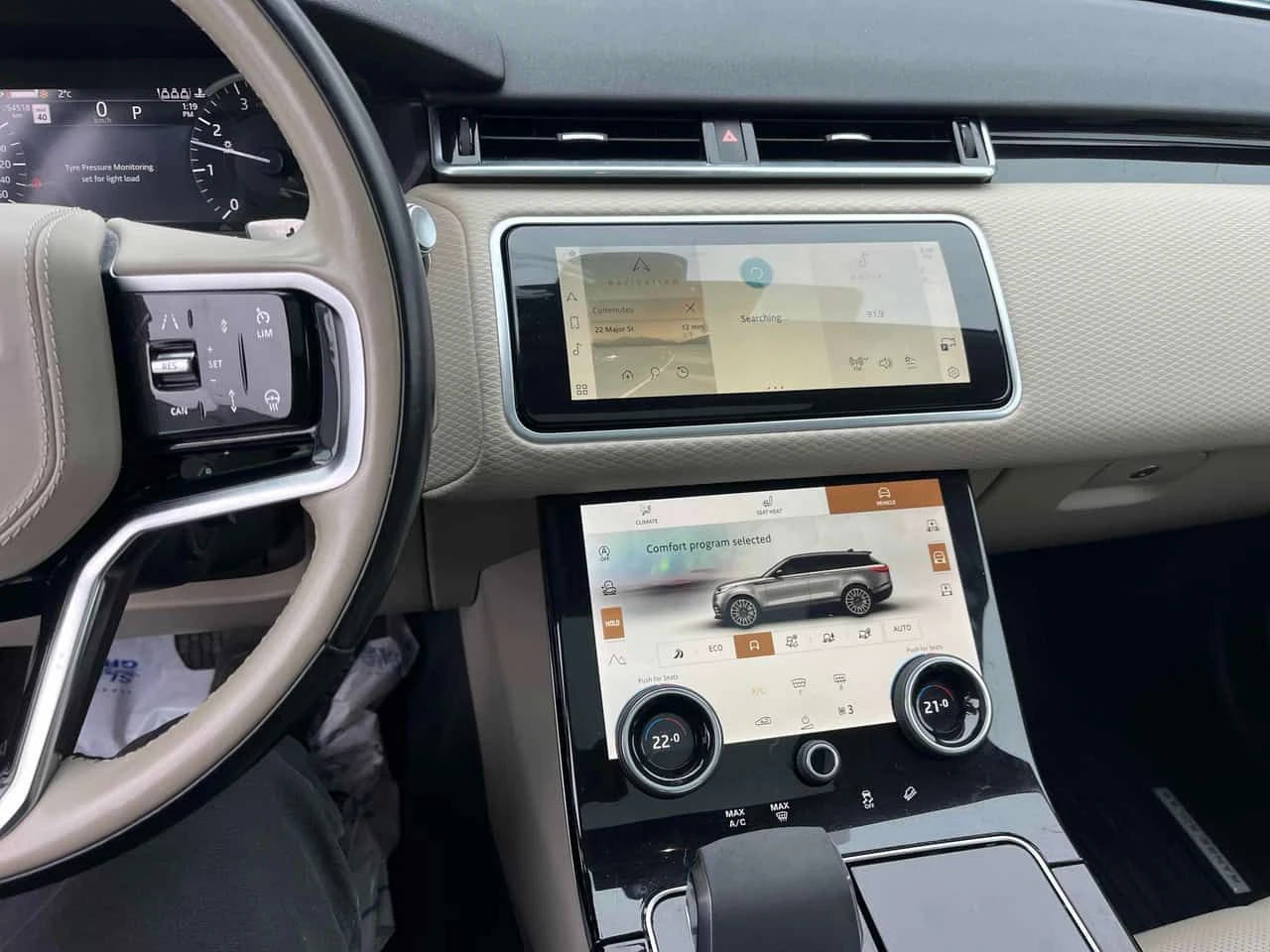 Land Rover Range Rover Velar * S * CARFAX * ПАНОРАМА * KEYLESS * ПОДГРЕВИ, снимка 9 - Автомобили и джипове - 53741392