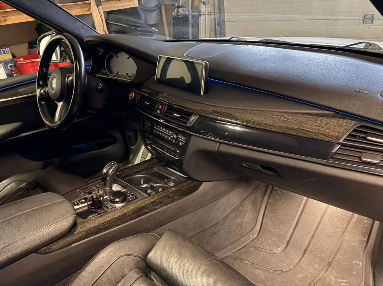 BMW X5 xDrive35d/АМБИЕНТНО/ПАНОРАМА/ГУМИ+ ДЖАНТИ/ТАБЛЕТИ, снимка 10 - Автомобили и джипове - 53821404