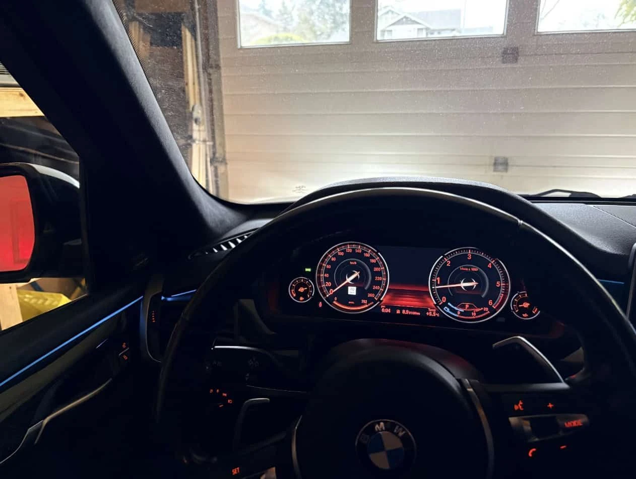 BMW X5 xDrive35d/АМБИЕНТНО/ПАНОРАМА/ГУМИ+ ДЖАНТИ/ТАБЛЕТИ, снимка 9 - Автомобили и джипове - 53821404