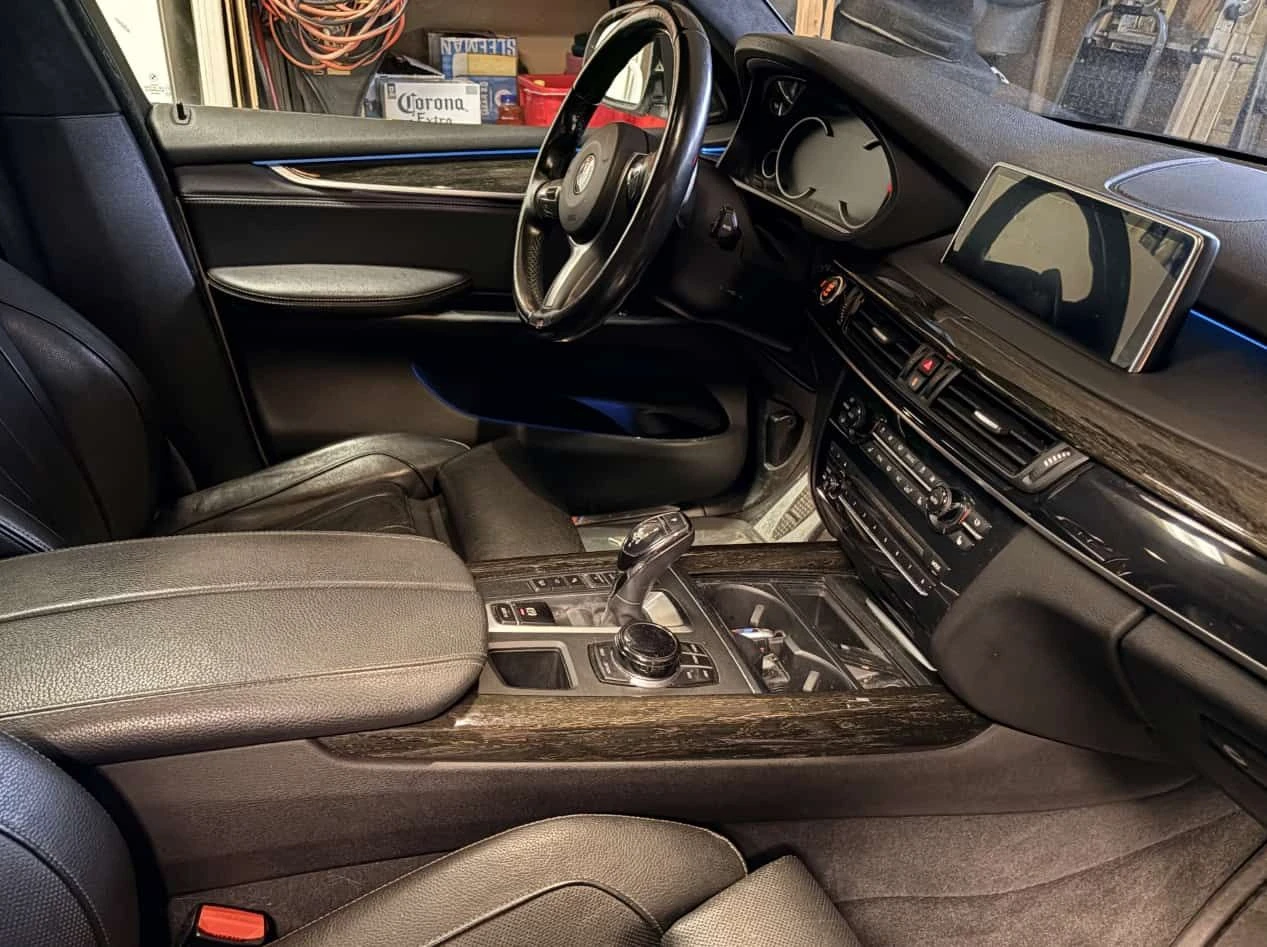 BMW X5 xDrive35d/АМБИЕНТНО/ПАНОРАМА/ГУМИ+ ДЖАНТИ/ТАБЛЕТИ, снимка 12 - Автомобили и джипове - 53821404