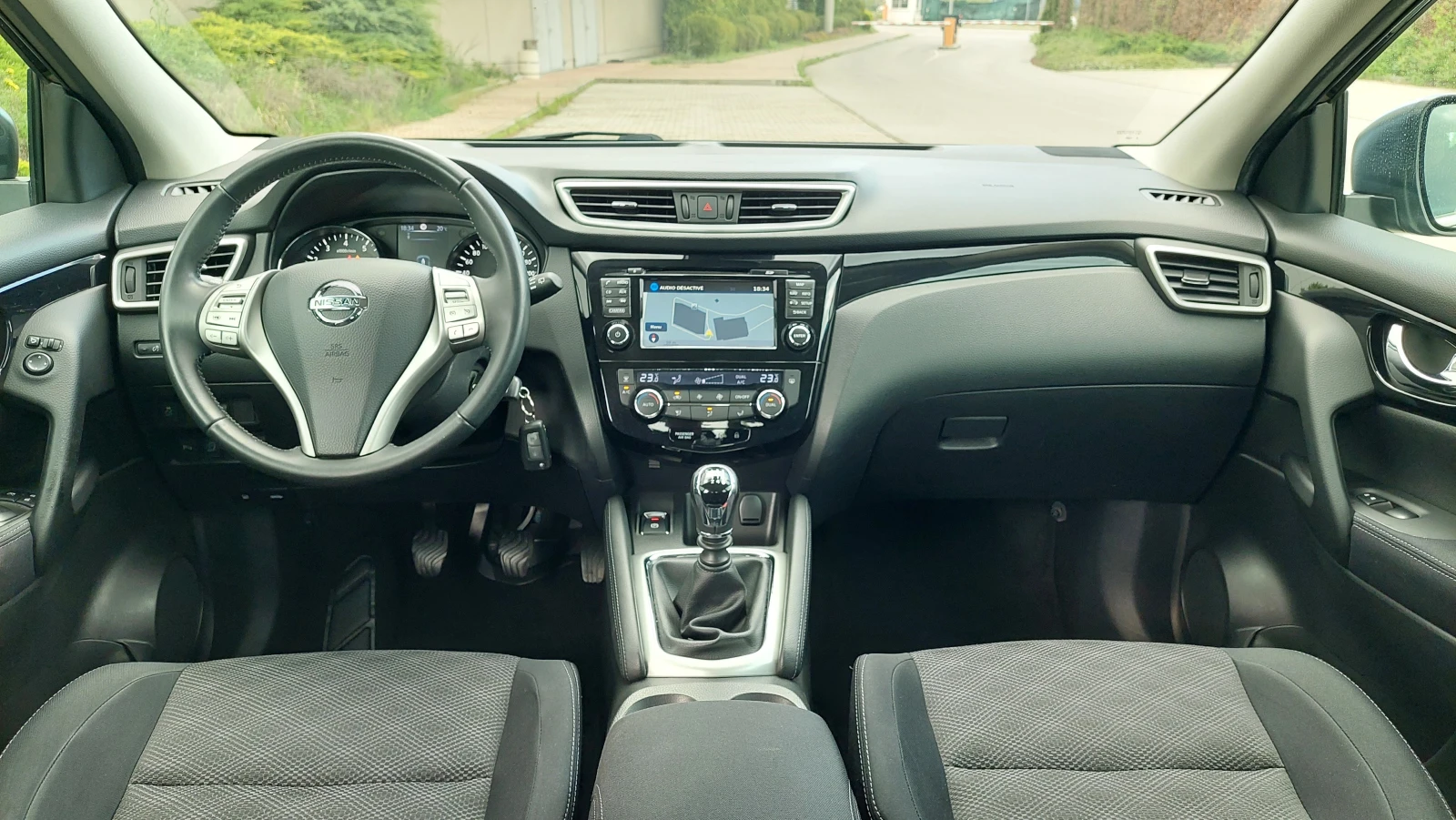 Nissan Qashqai 1.6 TURBO* 163 PS* ШВЕЙЦАРИЯ, снимка 13 - Автомобили и джипове - 54516542