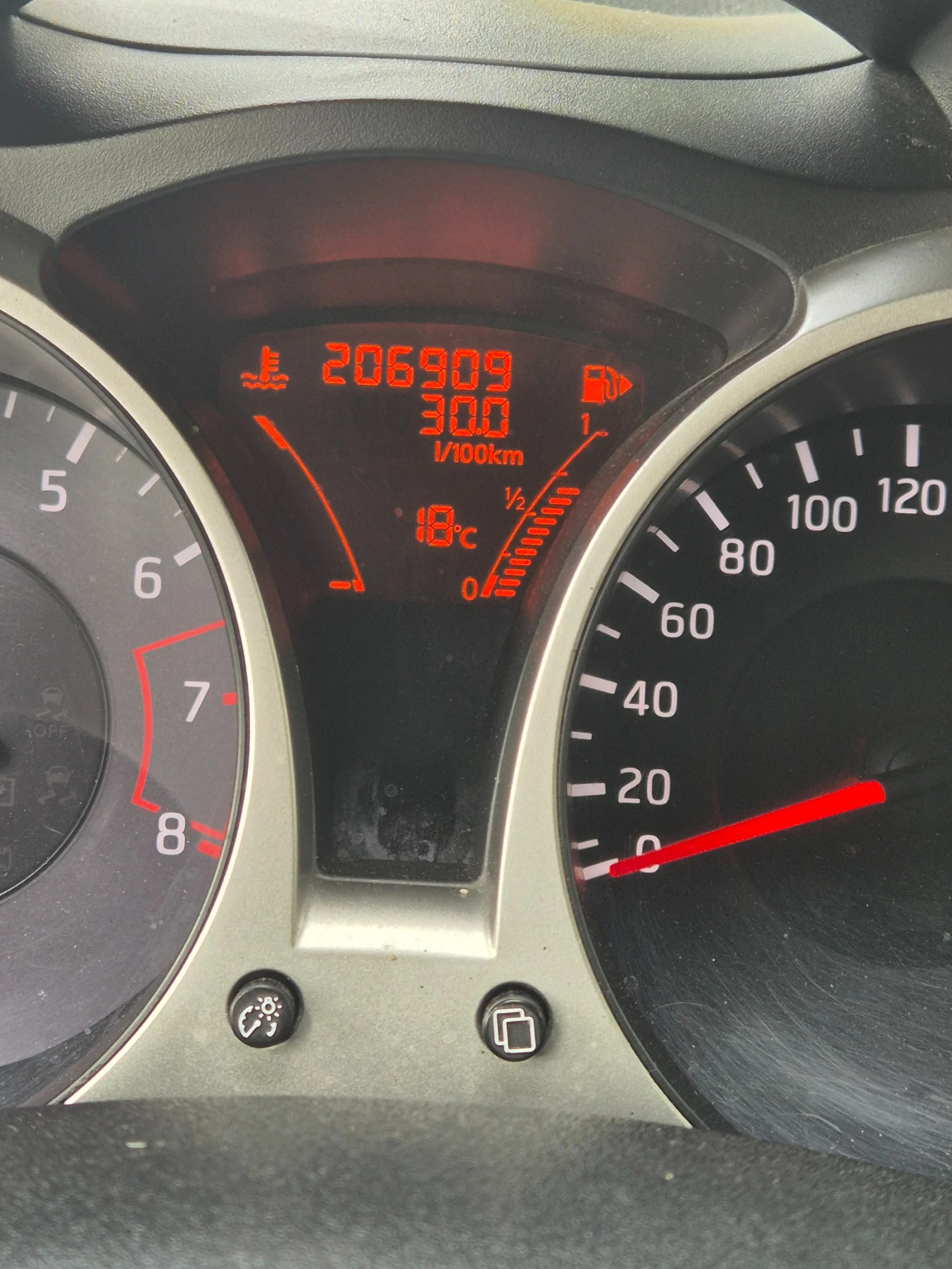 Nissan Juke 1.6, снимка 9 - Автомобили и джипове - 54727115