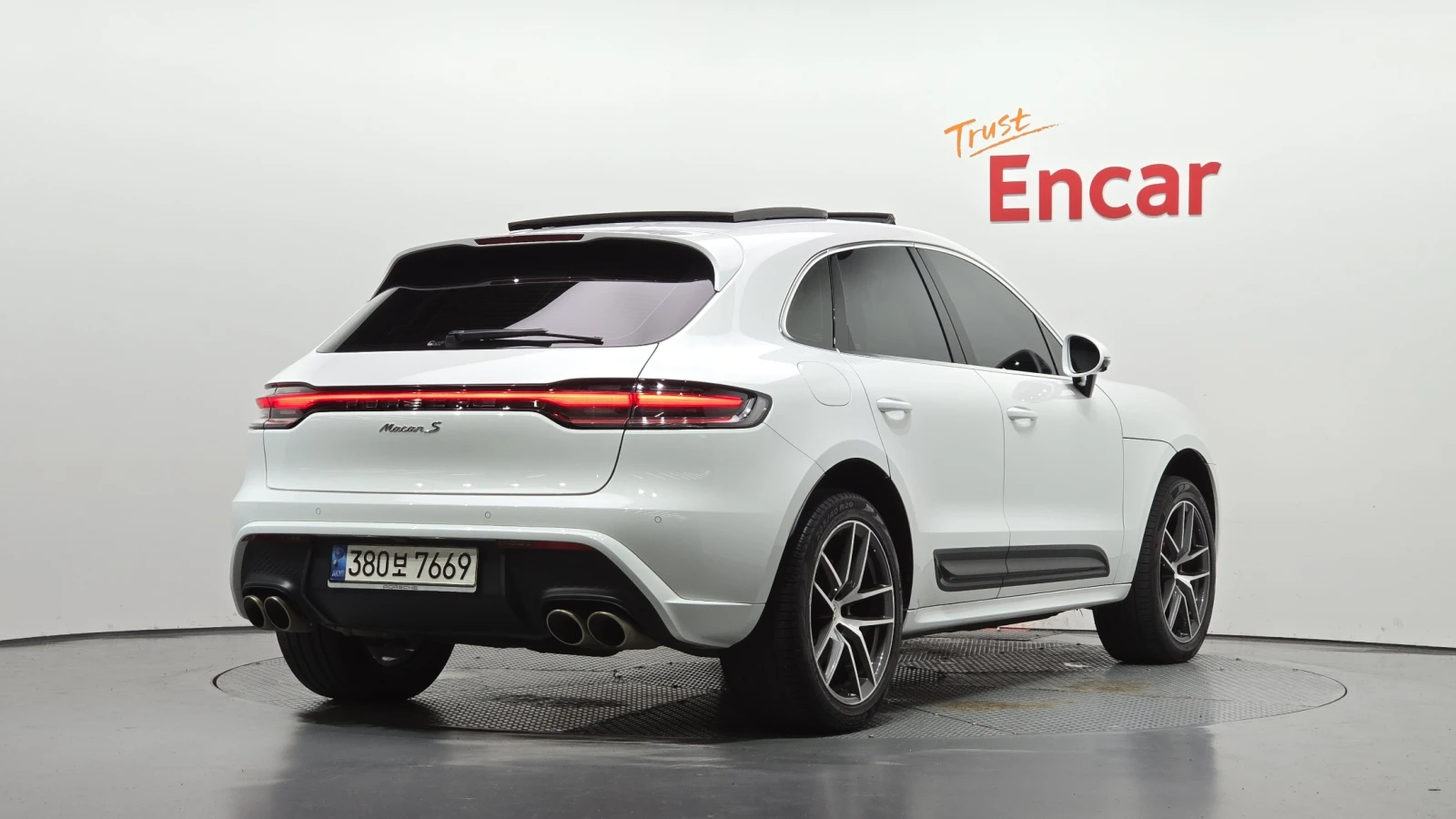 Porsche Macan S* BLIND SPOT* 360* ЕЛ. БАГАЖНИК* ЛЮК* КРАЙНА ЦЕНА, снимка 2 - Автомобили и джипове - 56187004