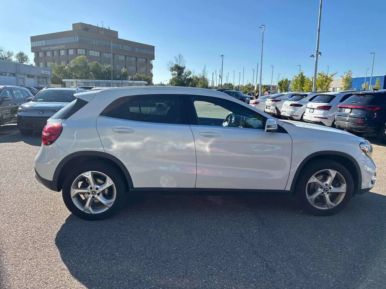 Mercedes-Benz GLA 250 * АВТОКРЕДИТ * ГЛАВНО ПРЕДСТАВИТЕЛСТВО, снимка 4 - Автомобили и джипове - 56192831