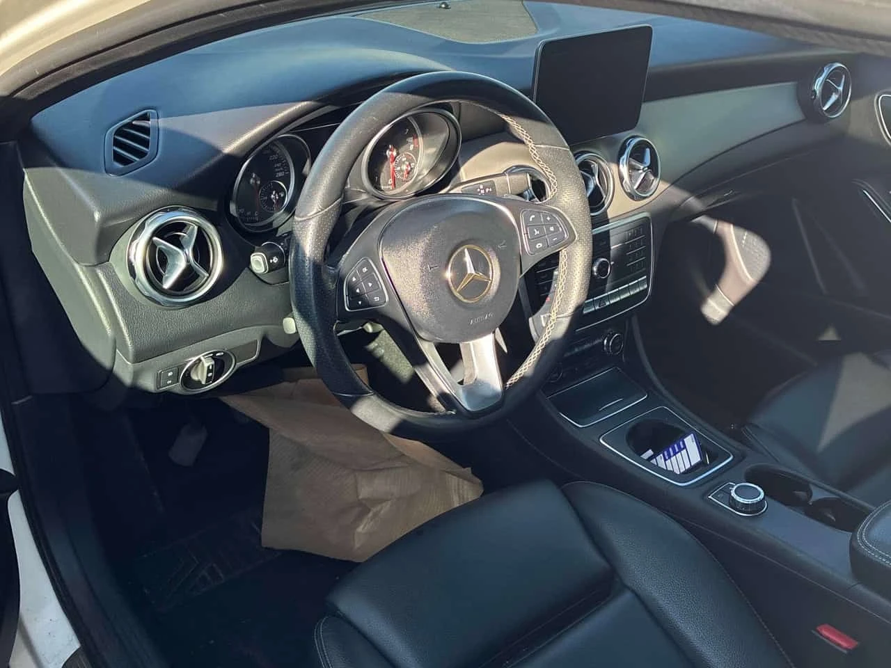 Mercedes-Benz GLA 250 * АВТОКРЕДИТ * ГЛАВНО ПРЕДСТАВИТЕЛСТВО, снимка 7 - Автомобили и джипове - 56192831