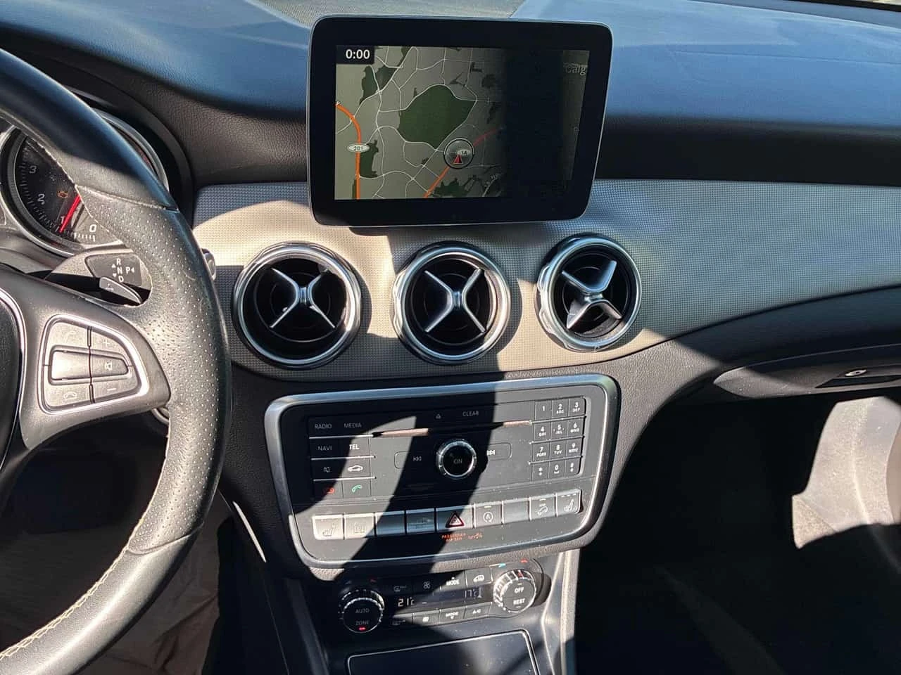 Mercedes-Benz GLA 250 * АВТОКРЕДИТ * ГЛАВНО ПРЕДСТАВИТЕЛСТВО, снимка 9 - Автомобили и джипове - 56192831