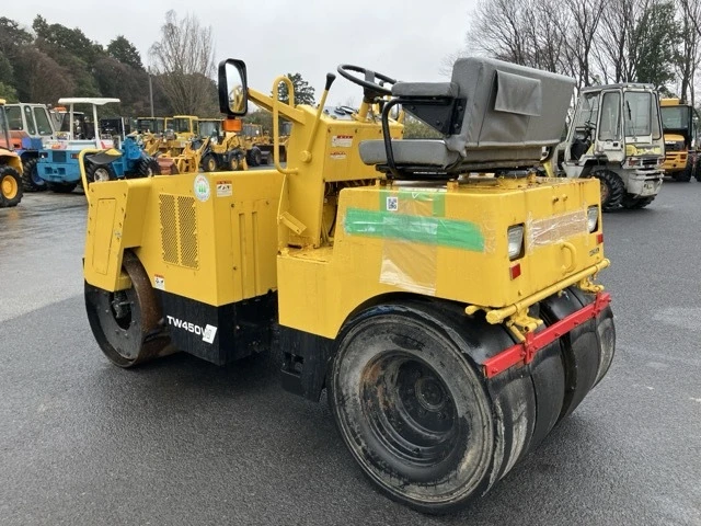 Валяк BOMAG SAKAI TW450 / НАЛИЧЕН, снимка 4 - Индустриална техника - 44495576