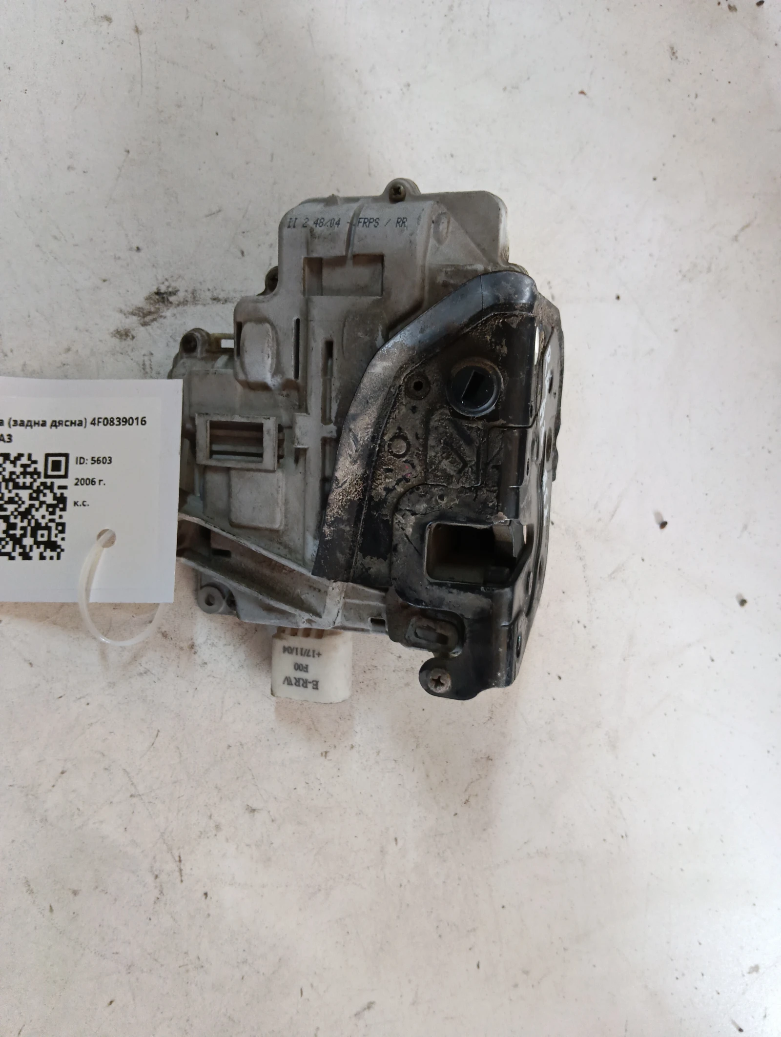 брава (задна дясна) 4F0839016 Audi A3