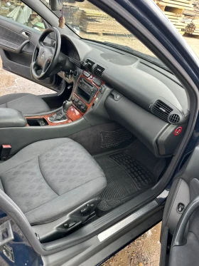 Mercedes-Benz C 220, снимка 12