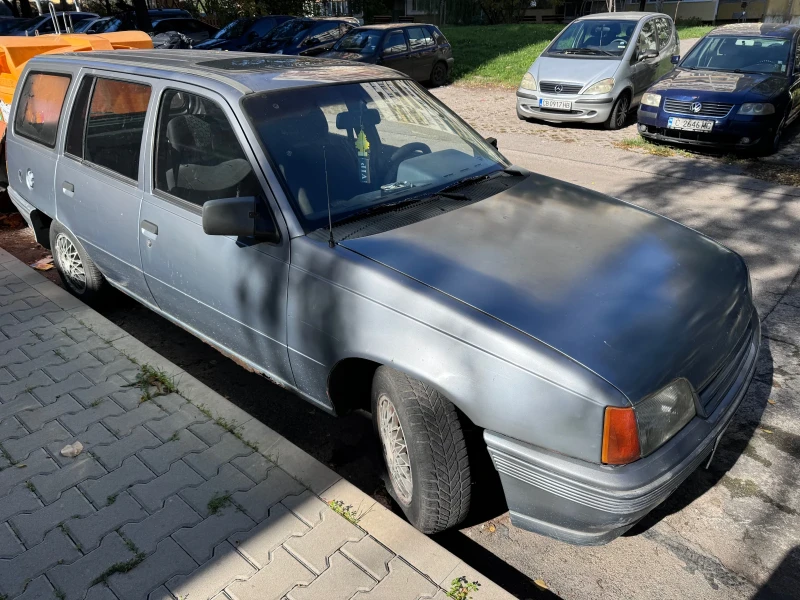 Opel Kadett 1.6 i, снимка 3 - Автомобили и джипове - 47605613