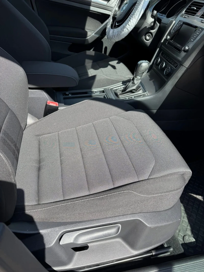 VW Golf TDI BLUEMOTION DSG със сервизна история, снимка 2 - Автомобили и джипове - 51795528