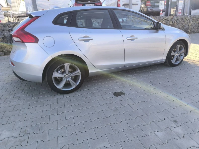 Volvo V40 2.0D3 (120hp) Momentum R-Design Euro 6b, снимка 7 - Автомобили и джипове - 49423848