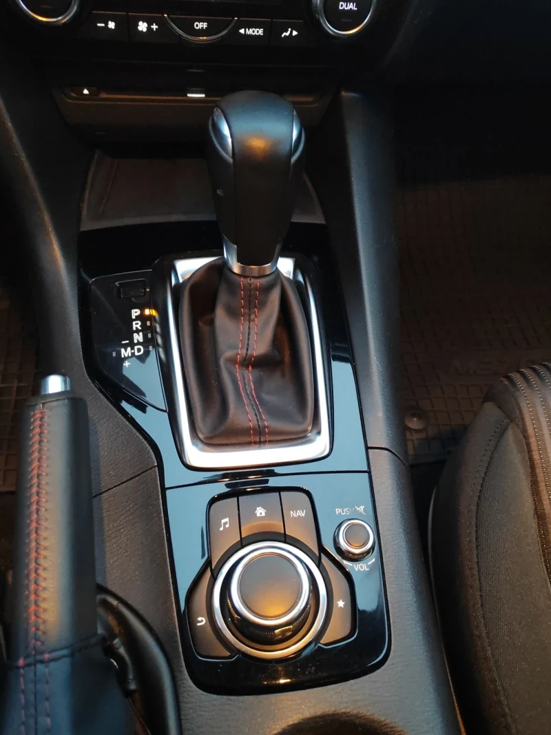 Mazda 3 2.2, 150к.с., снимка 10 - Автомобили и джипове - 52080237