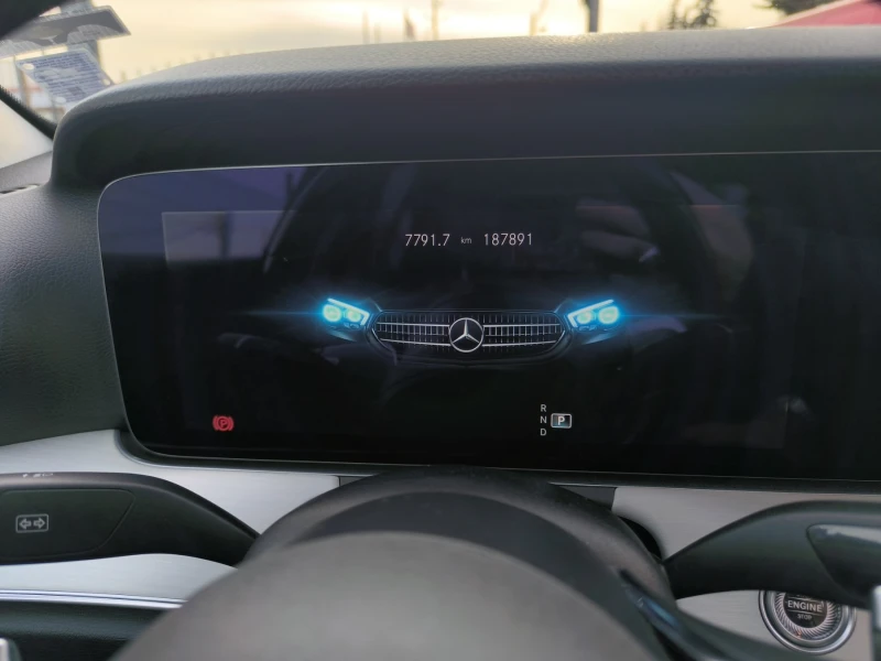 Mercedes-Benz E 220  4MATIC | W213 FACELIFT | AMG Line, снимка 15 - Автомобили и джипове - 52627379