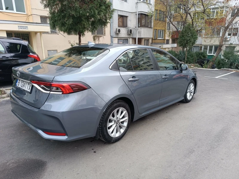 Toyota Corolla 1, 5 Executive, снимка 3 - Автомобили и джипове - 52892981