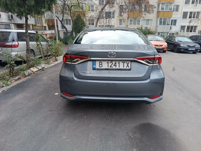 Toyota Corolla 1, 5 Executive, снимка 4 - Автомобили и джипове - 52892981