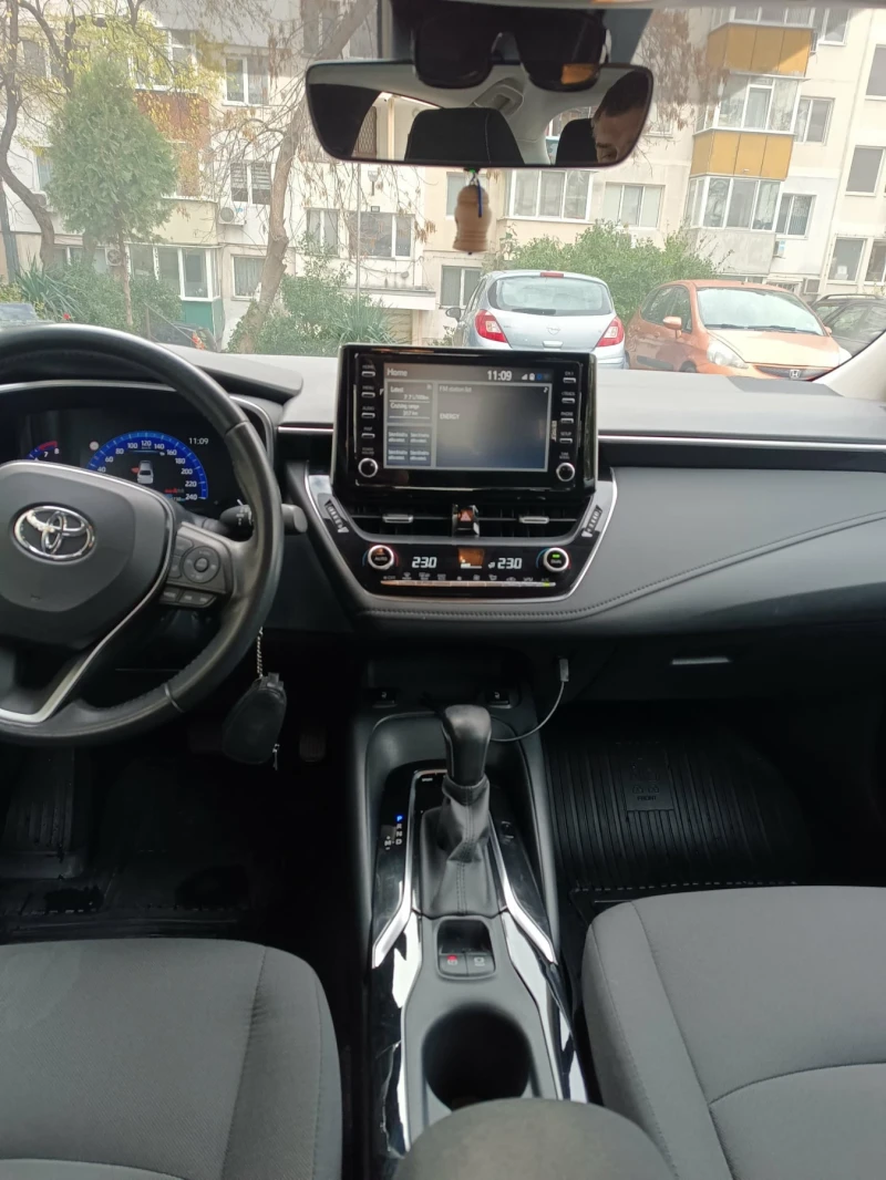 Toyota Corolla 1, 5 Executive, снимка 8 - Автомобили и джипове - 52892981