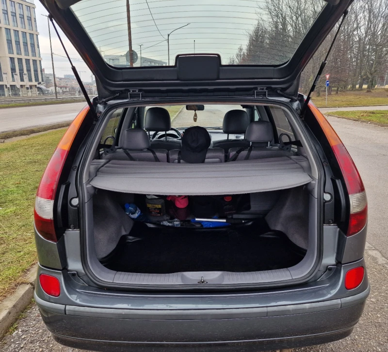 Nissan Almera tino V10, снимка 5 - Автомобили и джипове - 53235414