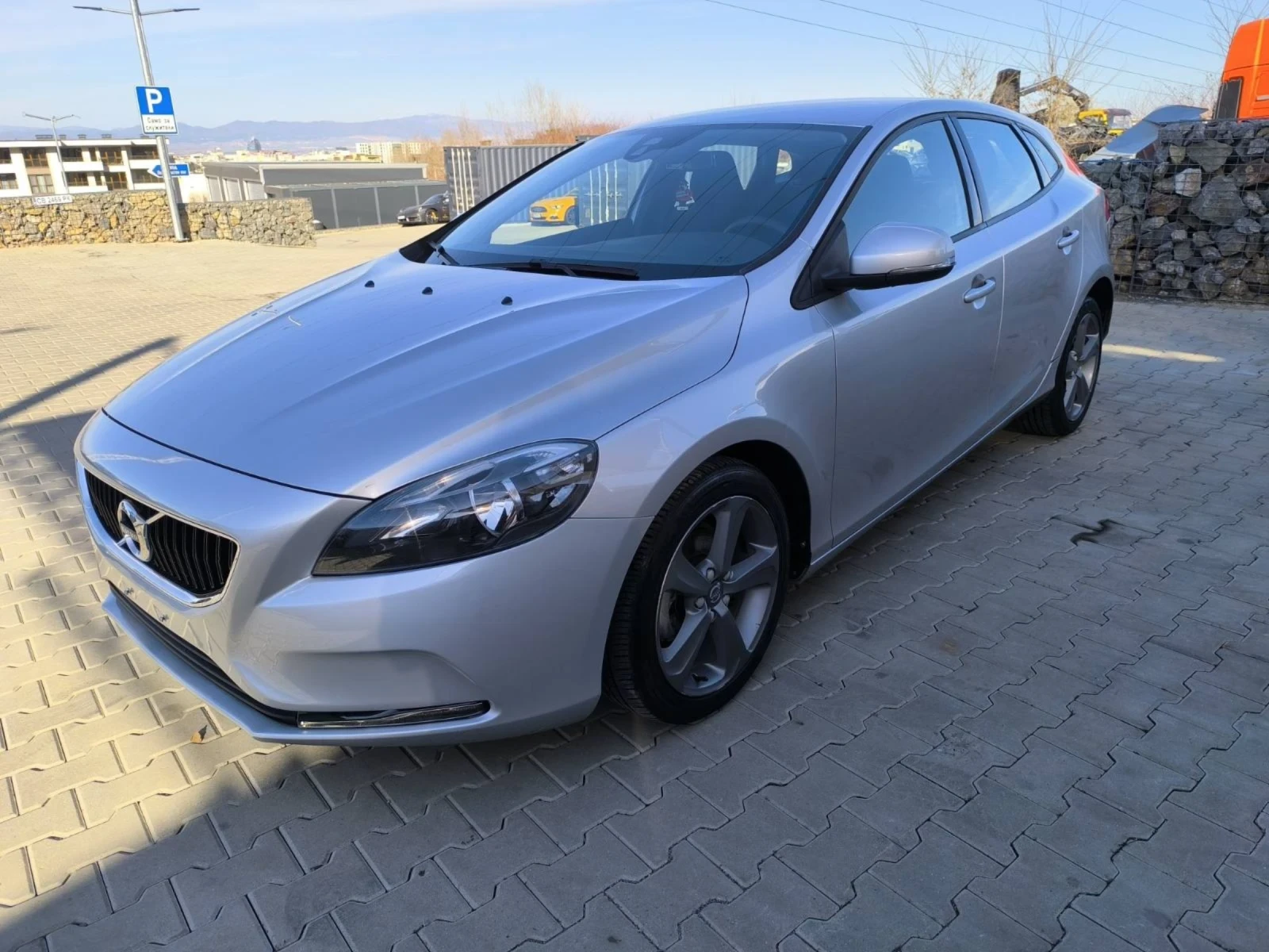 Volvo V40 2.0D3 (120hp) 2017г Momentum R-Design Euro 6b, снимка 1