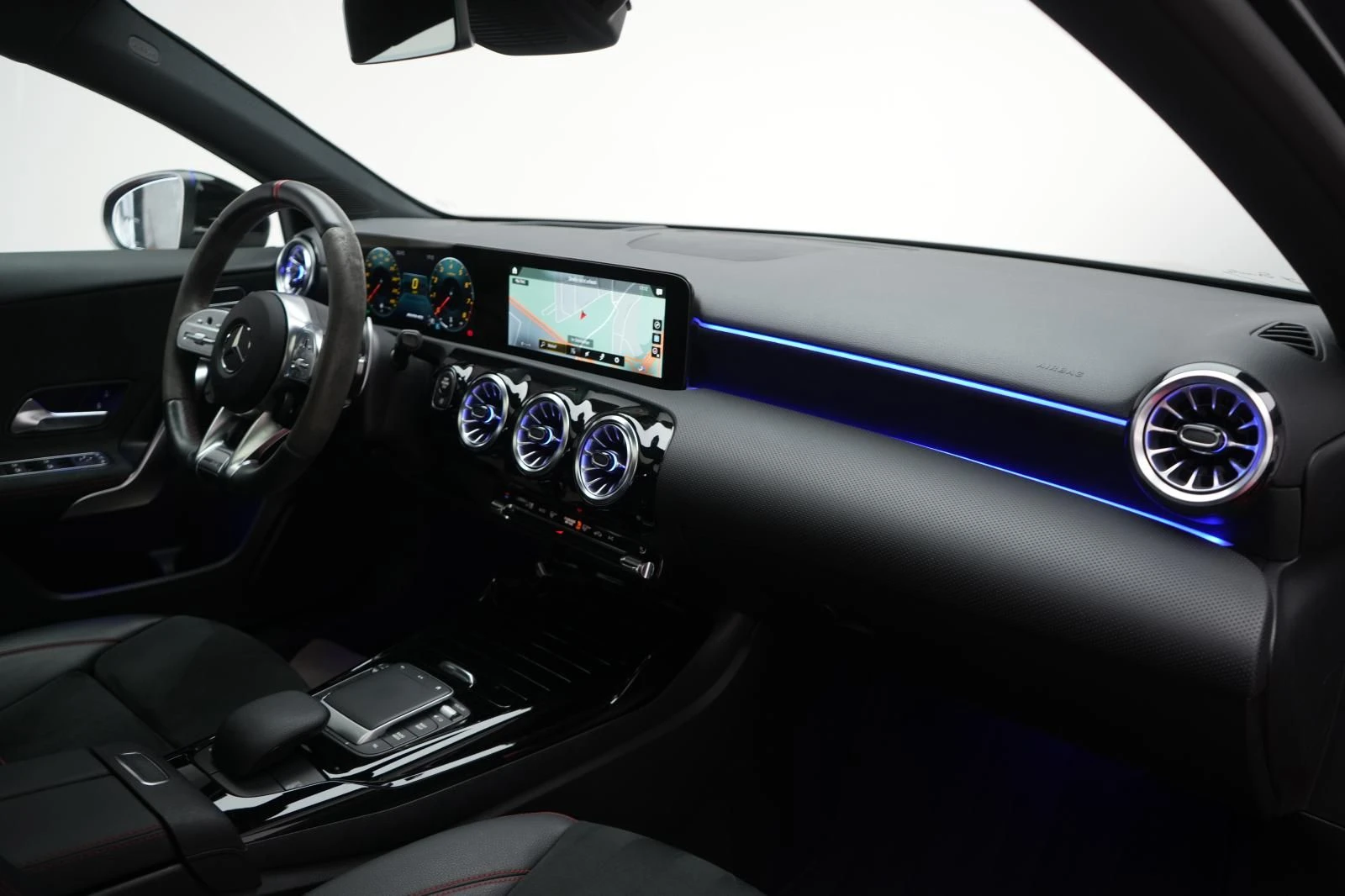 Mercedes-Benz A45 AMG A 45 AMG - изображение 6