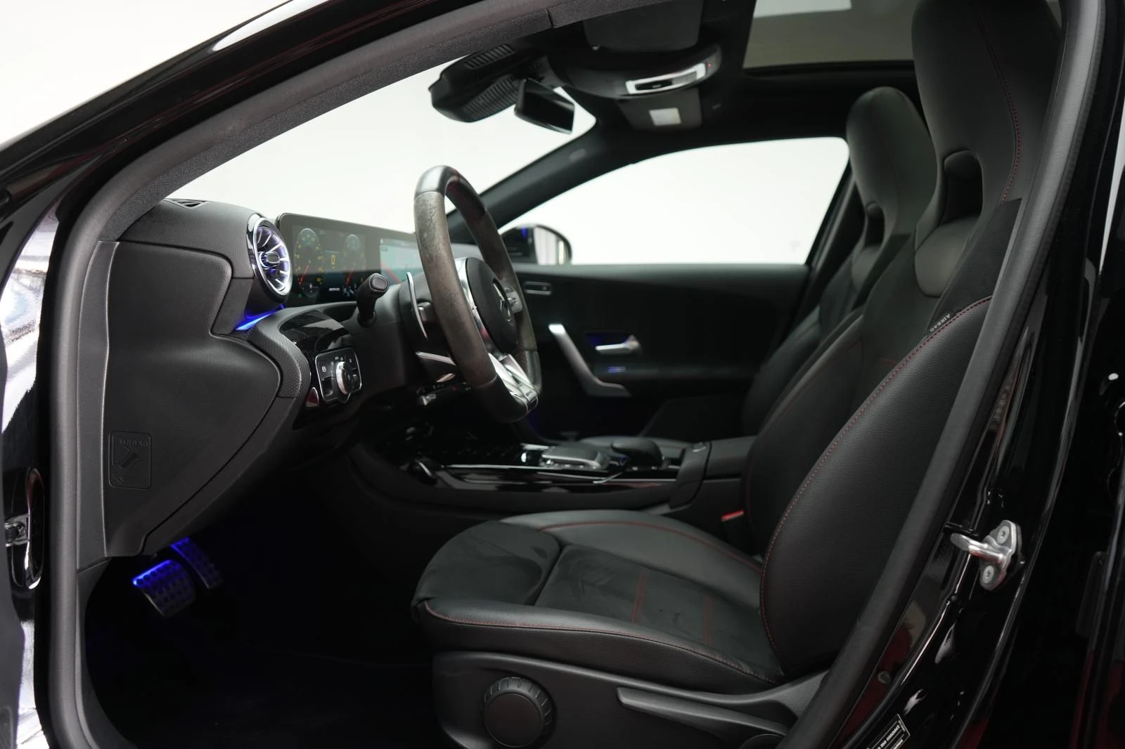Mercedes-Benz A45 AMG A 45 AMG - изображение 8
