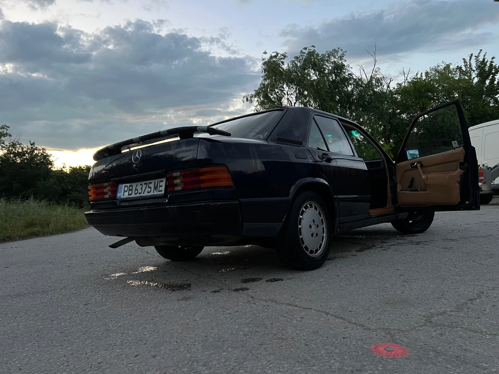 Mercedes-Benz 190 2.0 - изображение 5