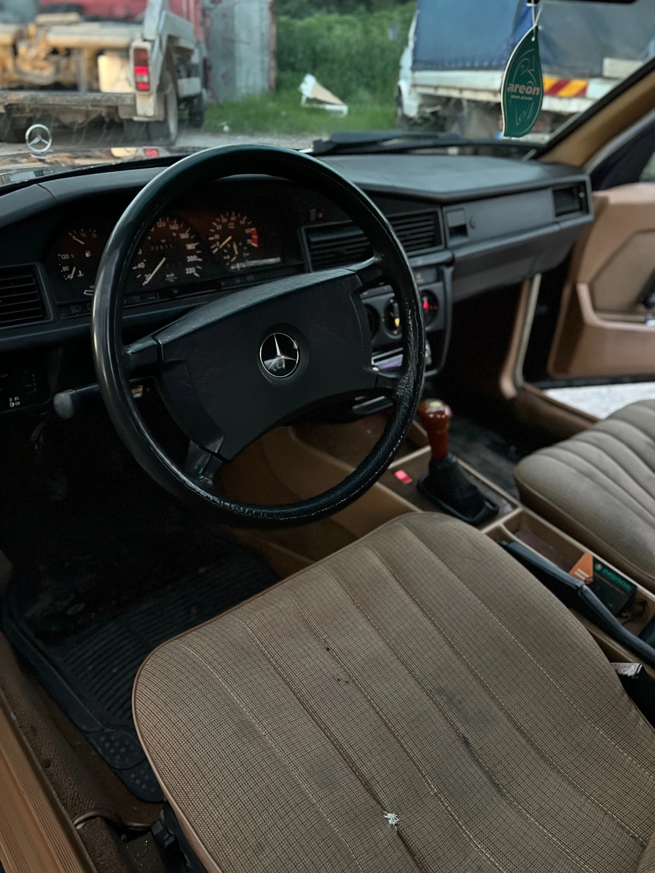 Mercedes-Benz 190 2.0 - изображение 7