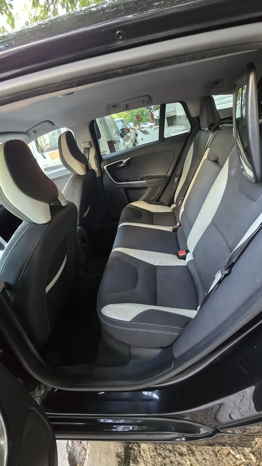 Volvo V60 D5 R-Design, 205к.с. - изображение 8
